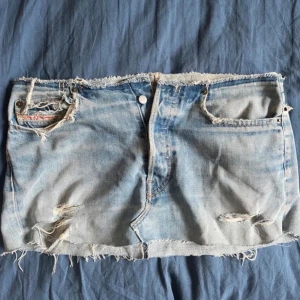 diesel kjol 🖤 - jättesnygg lågmidjad kjol från diesel, midjan är 80cm. ok att köpa direkt 🖤