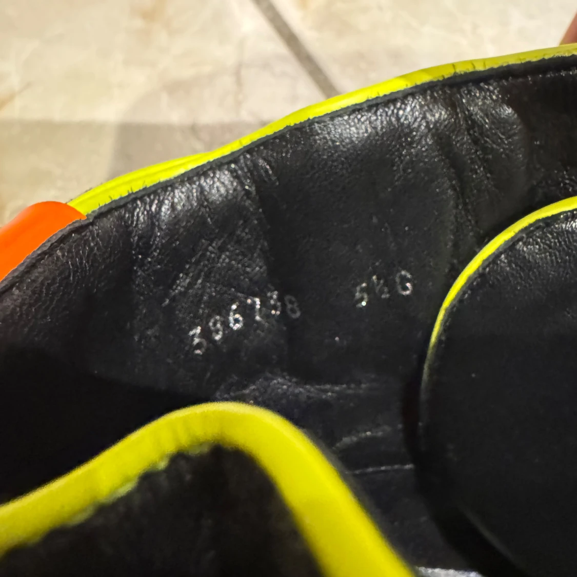 Neon sneakers från Gucci - 92