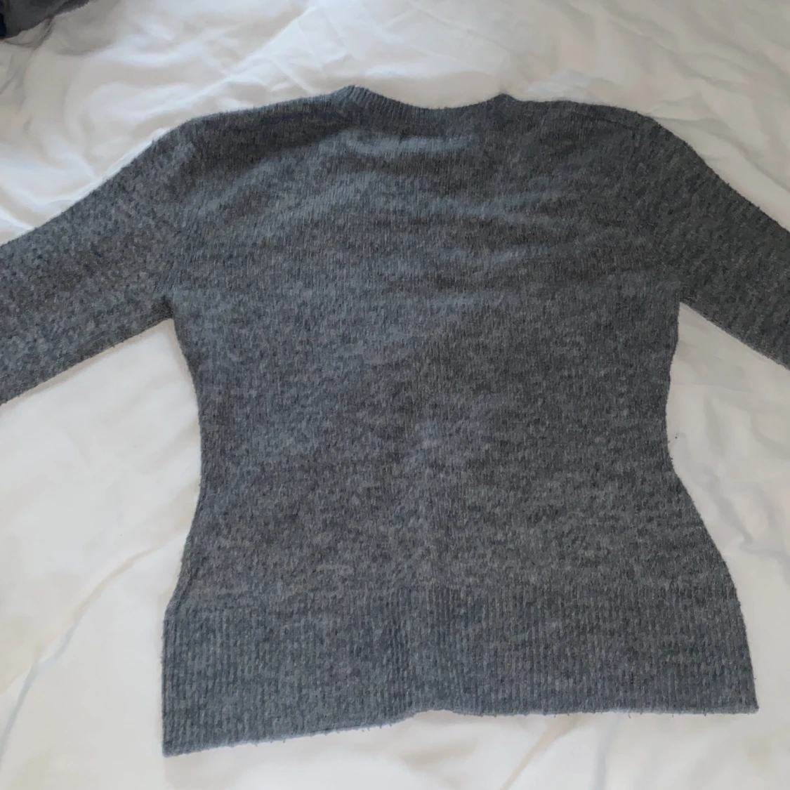 Grå stickad tröja från H&M - 90