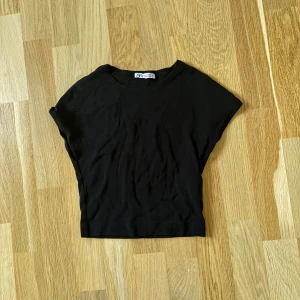 Svart topp från Zara - Svart magtröja från Zara💓 Inte använd, storlek S💓