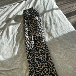Leopardmönstrade byxor - Fint skick