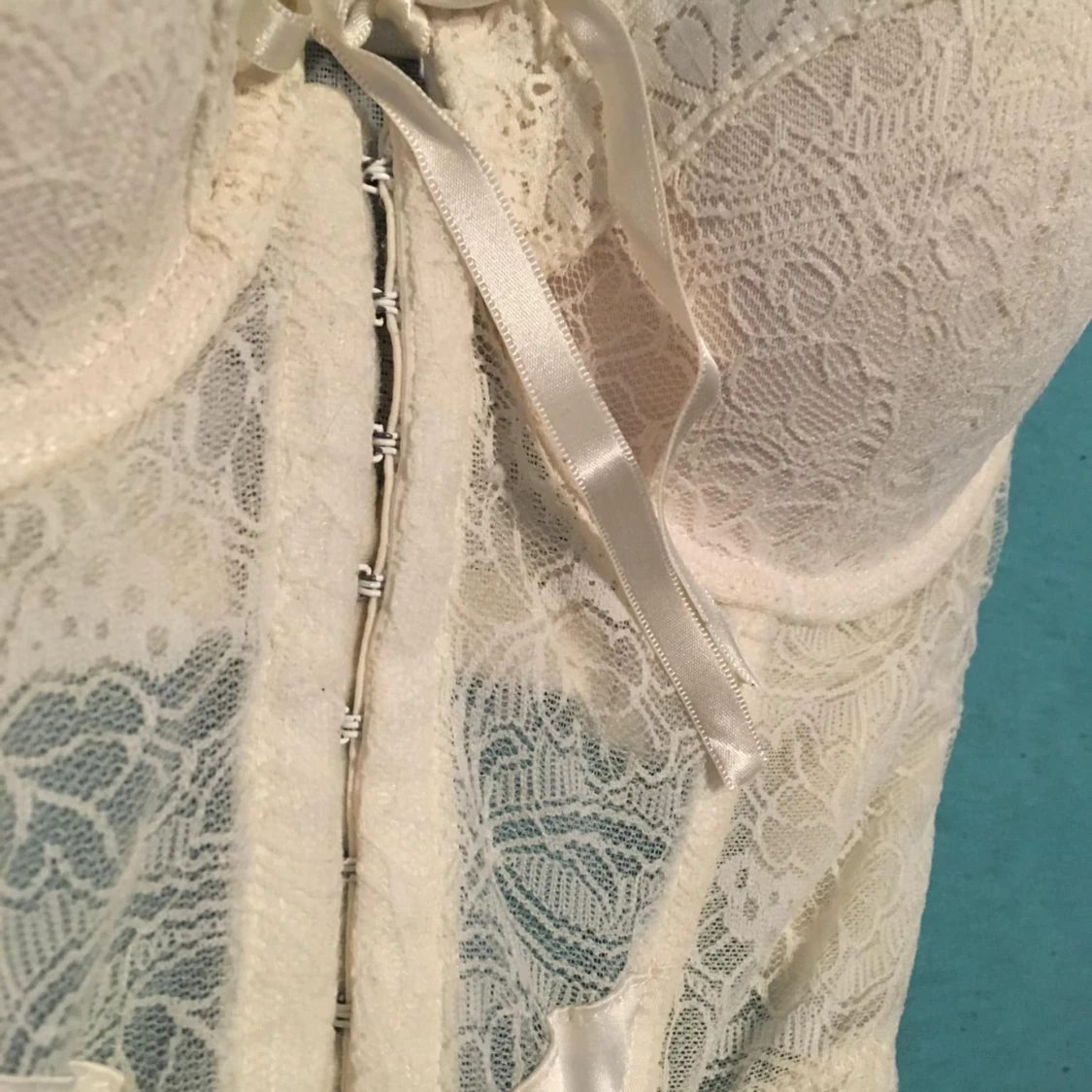 Vit spetskorsett från Bella M 75C - 1