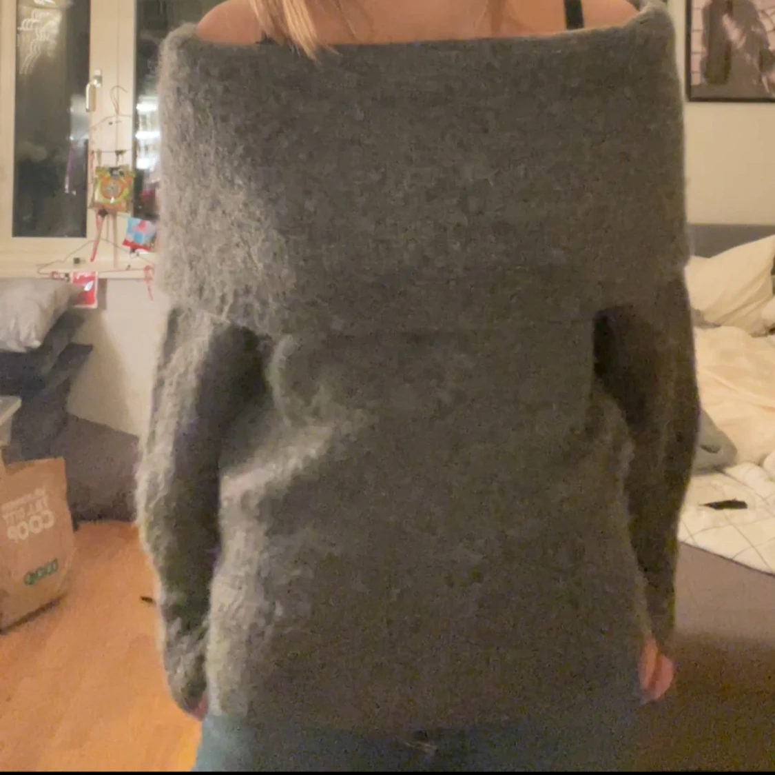 Grå offshoulder tröja från H&M