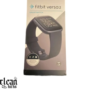 Fitbit Versa 2 Smartwatch - Säljer en Fitbit Versa 2 smartwatch i svart. Kontakta oss vid intresse eller frågor, tack.