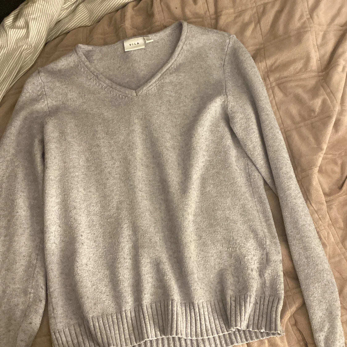 Grå tröja från VILA - 90