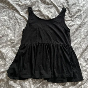 Söt topp - Söt topp från Gina Tricot. Sparsamt använd. Sätt gärna ihop en bundle!