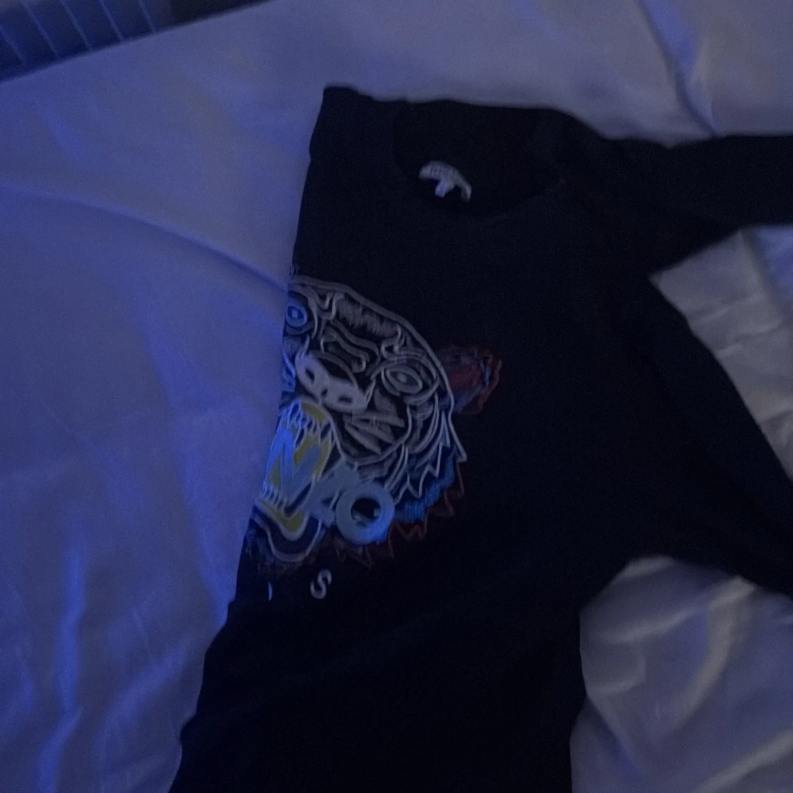 Svart tröja med tigertryck från Kenzo - 92