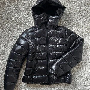 Jacka lager 157  - Super populära slutsålda jackan från lager 157,storlek s.  ny med prislapp. Köp  sker via köp nu, jag postar inom 24h. Kvar tills markerad såld 