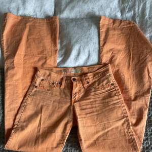 Super coola Jeans i en väldig fin orang🧡🧡!!