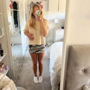 Jeanskjol - Kamouflage kjol i stl xs/s. Köpte här på plick men kom aldrig till andvändning. 