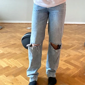 Jeans Gina  - Jeans från Gina Tricot säljes pga för små