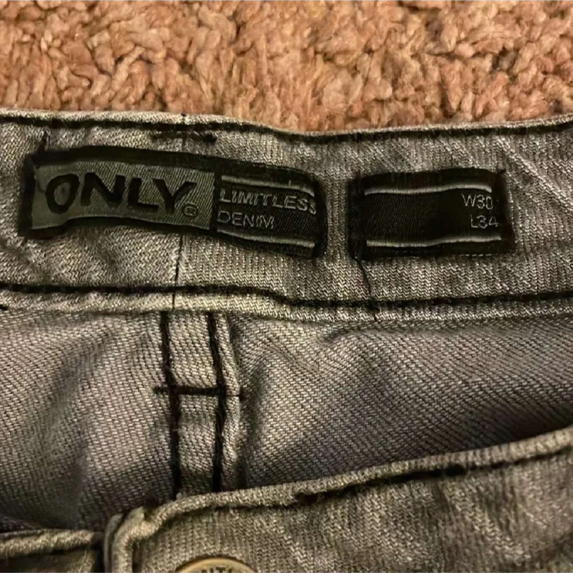 Grå jeans från ONLY dam  - 92