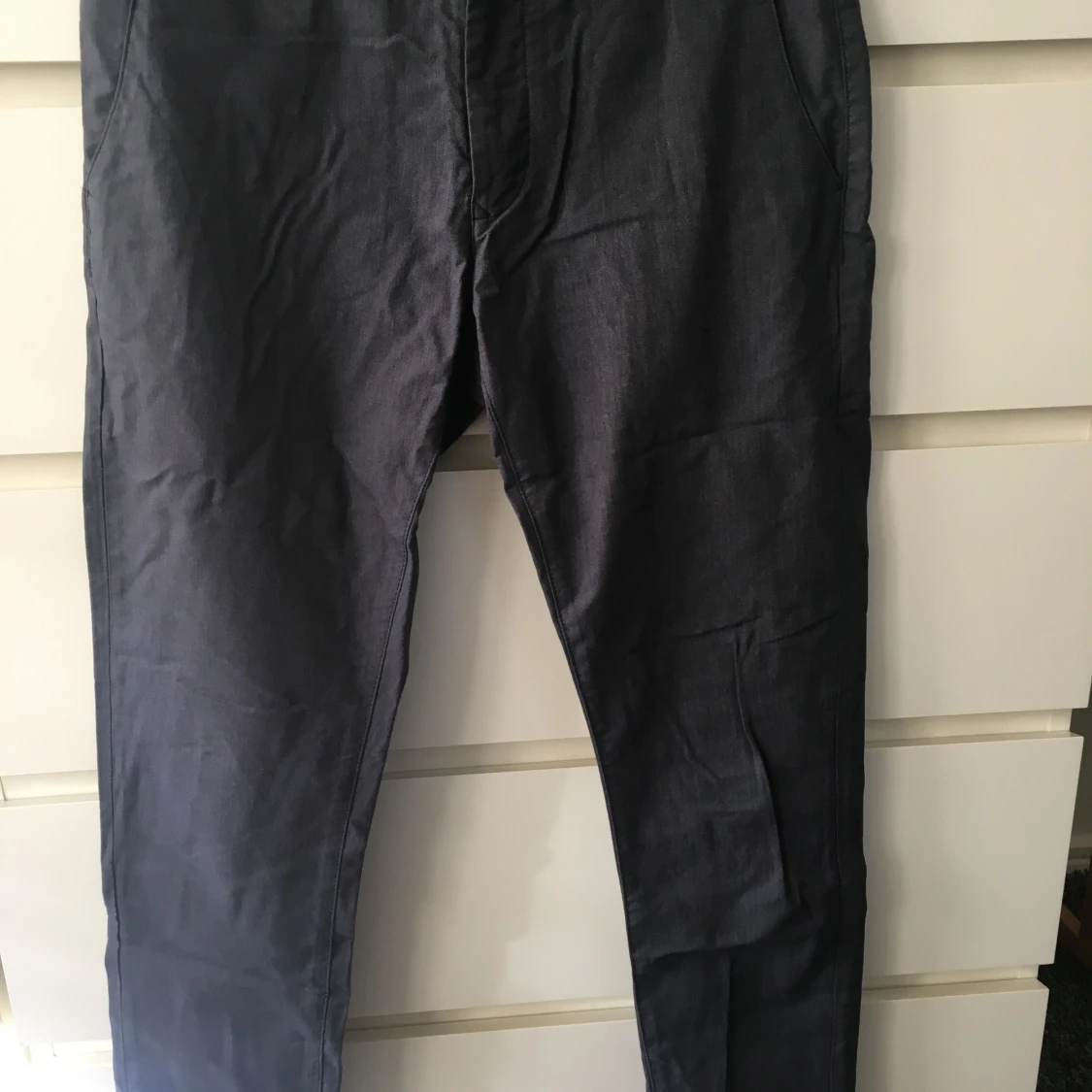 Mörkblå byxor från Bowery East West