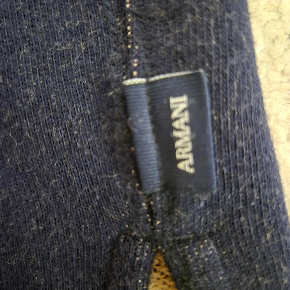 Armani jeans tröja.  Orginal.  Endast använd fåtal gånger.  Nyskick  . Tröjor & Koftor.