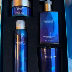 Rituals - Stor presentbox från rituals med helt oanvända produkter. Var en gåva till mig och har ej används. Från serien ”serendipity” som ej finns längre. Spa/selfcare produkter. Orginalpris ca 1300kr. Skriv gärna vid frågor. Pris kan diskuteras