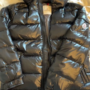 Moncler - Cond 8/10  Bra vinterjacka