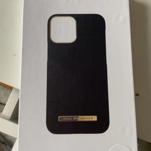 Ideal of sweden mobilskal - Otroligt fint mobilskal från ideal of sweden, Till iPhone 13. Aldrig använt och plasten är kvar. Säljer då det inte passar min mobil💕