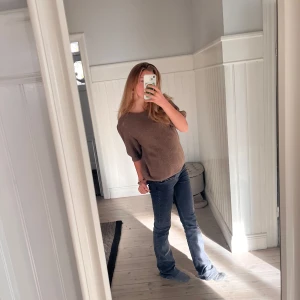 Sååå söt höst tröja!🍁🍁🍂 - Säljer världens finaste kortärmade stickade tröja som är såå höstig! ❤️ passar på alla storlekar. Om ni inte har fler frågor eller begär bilder så är det bara att klicka på ”köp nu”!❤️🍁😘