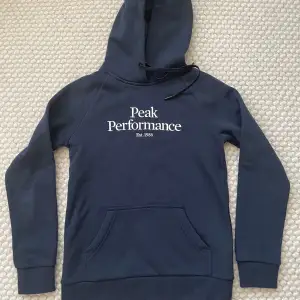 Hoodie från Peak Performance i storlek xs, nyskick.