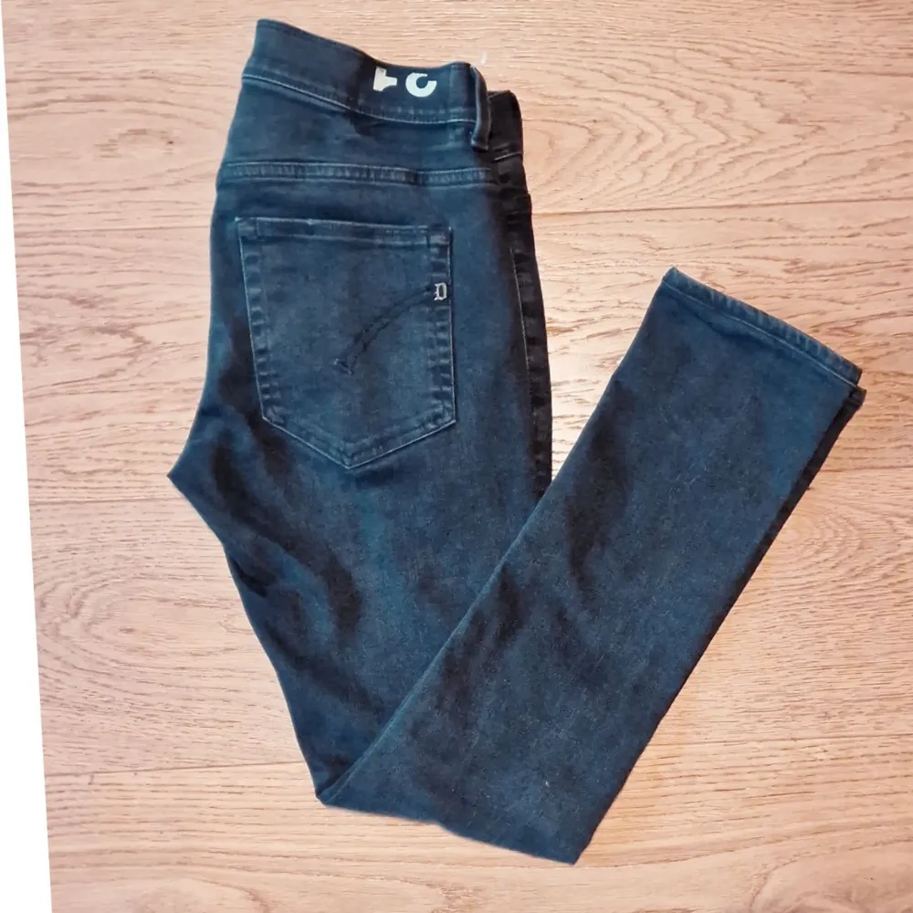 Dondup konor jeans, det är slim fit sitter som George storlek 31 skulle säga (30). Bra skick inga defekter alls.. Jeans & Byxor.