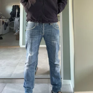 Dondup Jeans - Dondup jeans, slim/tapered fit, inga defekter. Storlek 30, finns fler jeans på profilen. 