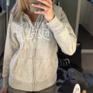 GAP hoodie - knappt använt🫶🏼