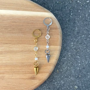 Örhängen - All information på bild 2 👉🏻 49kr/st, 98kr för ett par, frakt 20kr. 💌 Instagram - Vikiicom