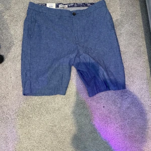 Helt nya linneshorts - Helt ny linneshorts. Tveka inte att höra av er vid funderingar. 