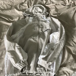 Corteiz windbreaker  - Säljer den grå corteiz windbreaker (rep)