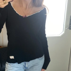 Odd molly tröja - Inga defekter. Tror stlk 3 är L. Den är mörkblå/svart