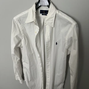 Ralph lauren skjorta - 7,5/10 Sparsamt använd med för liten för mig 