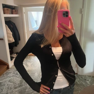 Tröja - Jättefin, lappen bortklippt men annars som ny