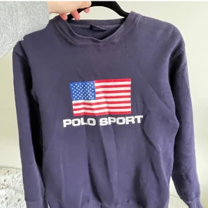Vintage Ralph Lauren Polo Sport tröja - Lila tröja i XL men passar perfekt M/S som oversized