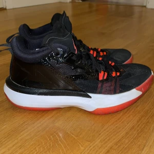 Basket skor  - Perfekta basket skor som har bra grep 