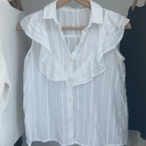 Söt vitt top - Så sött topp med volanger från mango