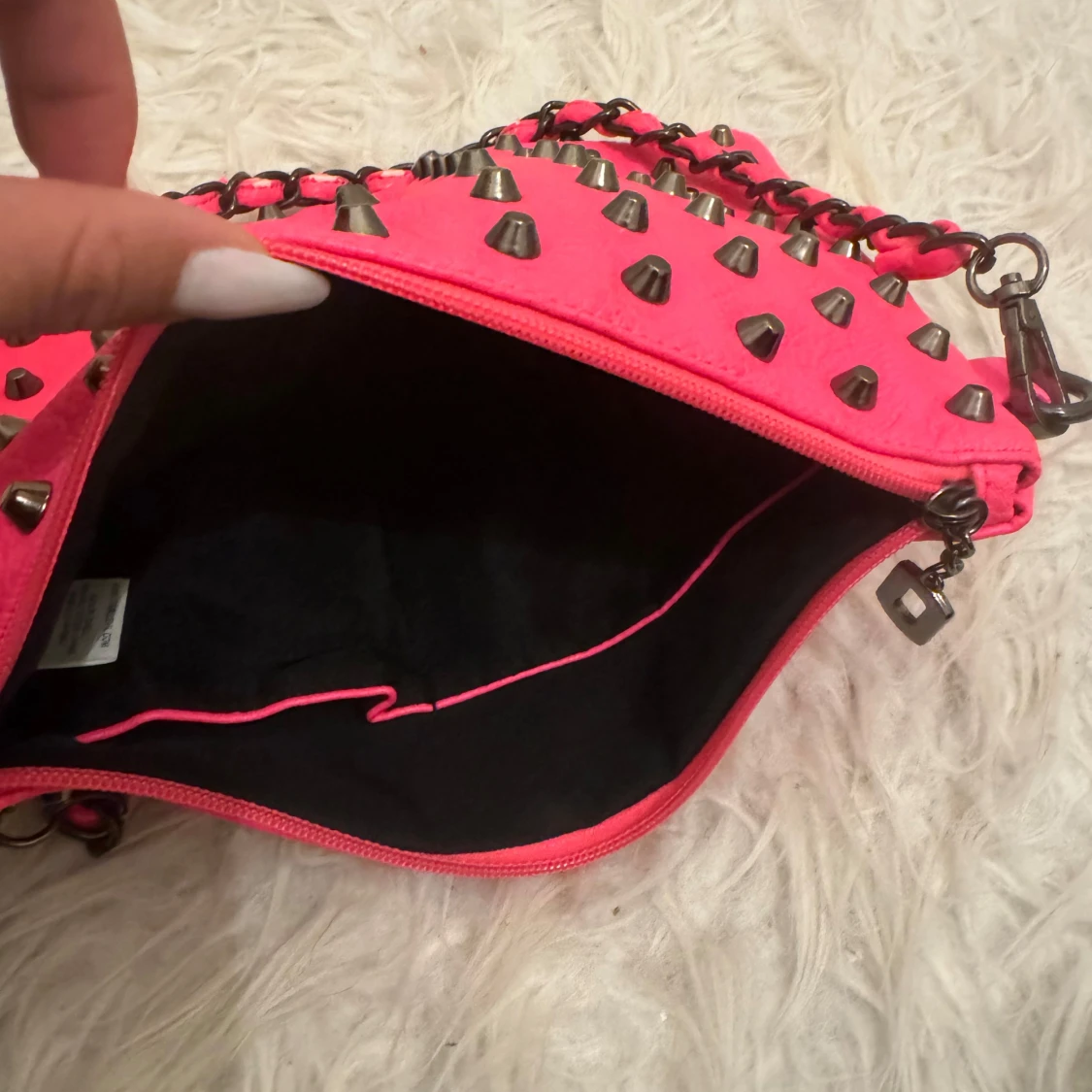 Neonrosa axelväska med nitar - 92