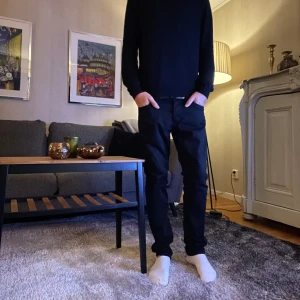Jack N Jones/ slim glenn - Tjena säljer nu dessa jeans då den ej kommer till användning, köpta för ungefär 2 månader sedan för 899 och har endast använda ett fåtal gånger så dom har ingen syn på användning👌 kom pm vid minsta fundering.