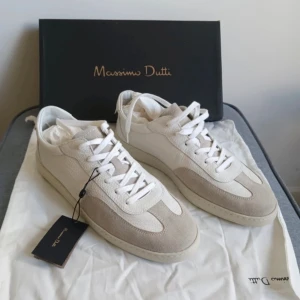 Massimo dutti skor - Kartong medföljer. Nyskick   Vi hörs i dm min kompis:)