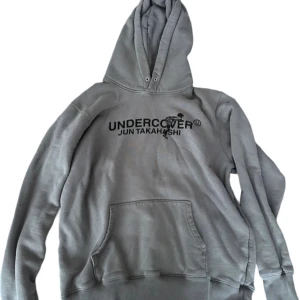 undercover hoodie - Authentic!! Storlek är M eller oversized S. Längd är 65 och den är 54cm bred. Inga flaws alls. Pris är inte fast