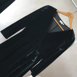 Black dress  - High quality velvet dress , black color , good fit for parties or celebration times. More pictures available. prise at the shop 599 kr   Used very few times