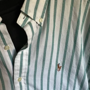 Ralph lauren - Ralph lauren skjorta i nyskick. Storlek M. Frågor eller funderingar är det bara att höra av sig!