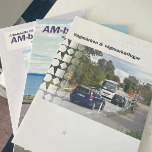 Moped Körkortsboken  - Säljer mina gamla mopedkörkortsböcker jätte bra hjälp till teorin 50kr för alla 3 böcker tillsammans  Frakt till kommer
