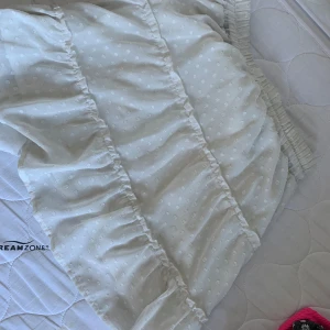 Kjol - En vit volang kjol