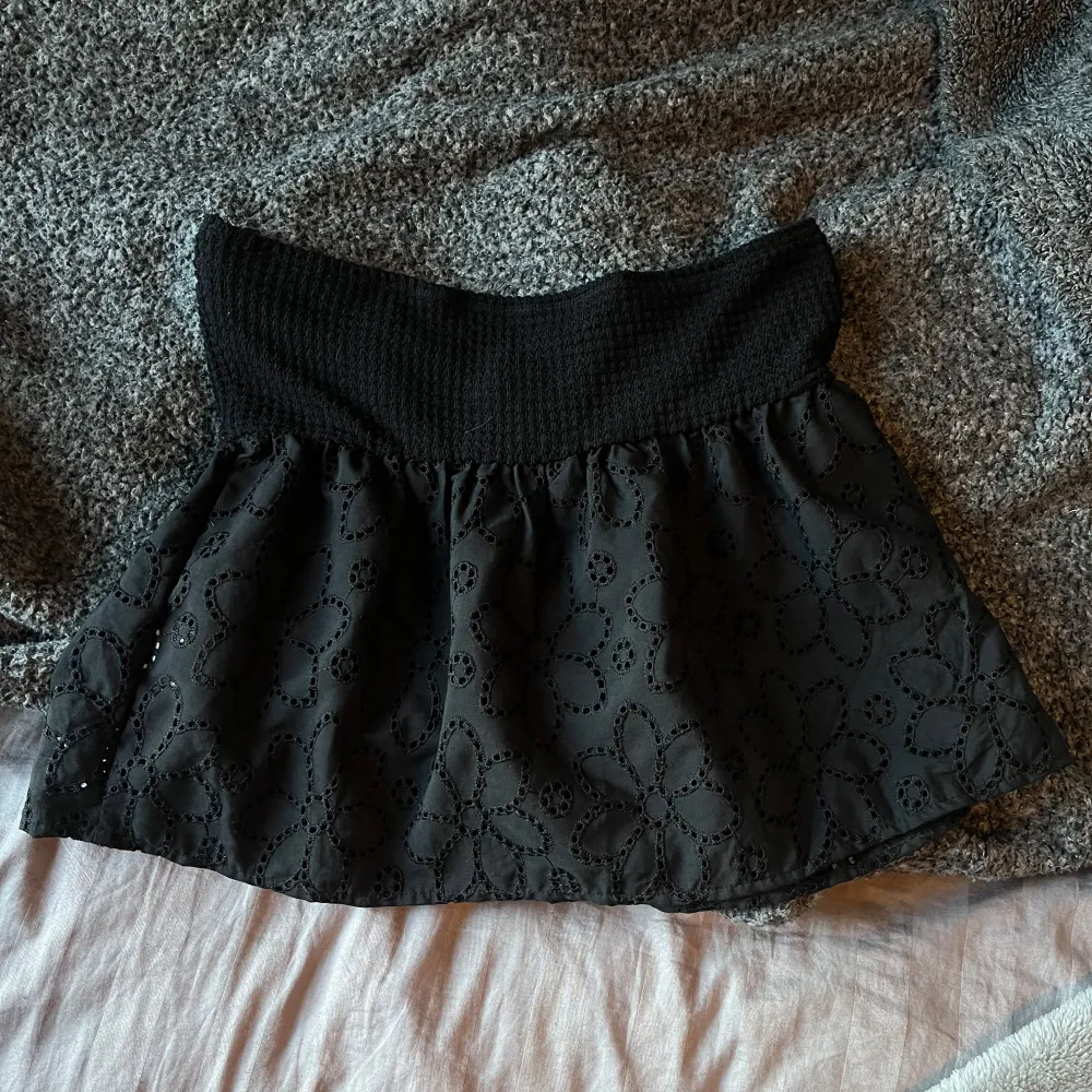 Svart topp från Shein. Endast använd fåtal gånger och i jättefint skick❤️ . Yläosat.
