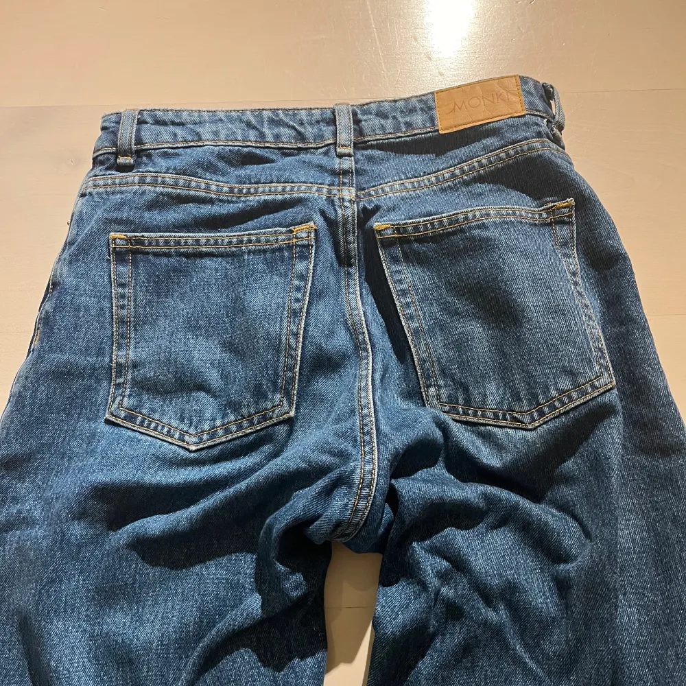 Samma modell men annan färg än första bilden! Bra skick nästan oanvänd, säljer då det är fel storlek för mig. Jeans & Byxor.