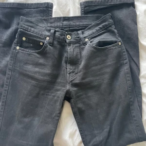 Mid rise jeans - Snygga jeans i storlek S. Midjemåttet är 35 cm🥰