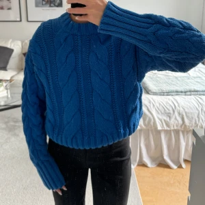 H&M stickad tjock tröja - Nyskick! Tjock, varm och fin stickad tröja 💙