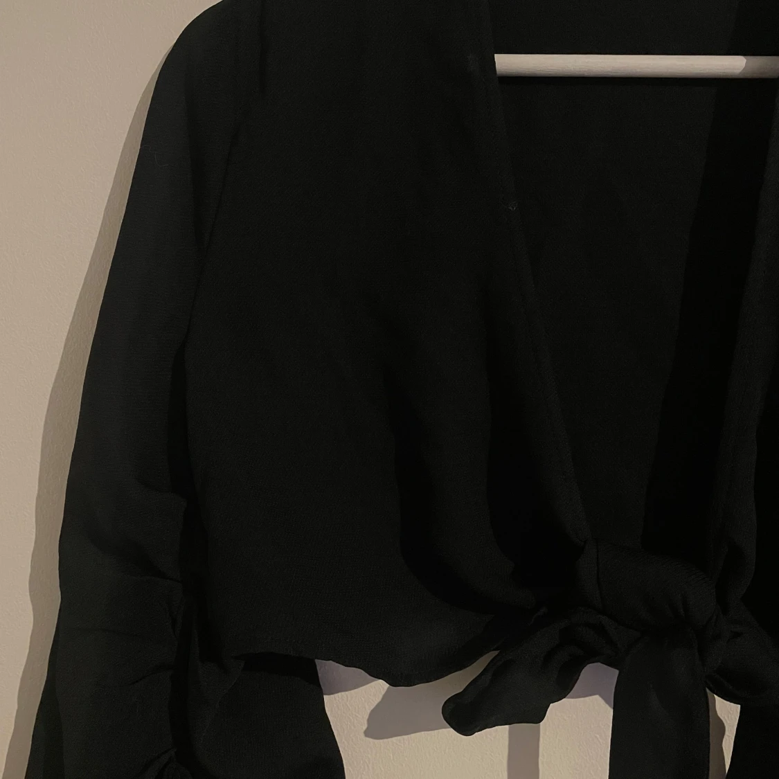 Svart croppad blus - 91