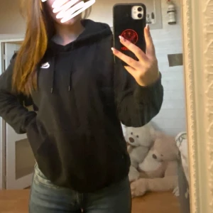 Hoddie - Snygg nike hoddie i storlek xs. Säljer pågrund av resning 