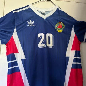 Retro Jugoslavien tröja 1991 - Retro från 91